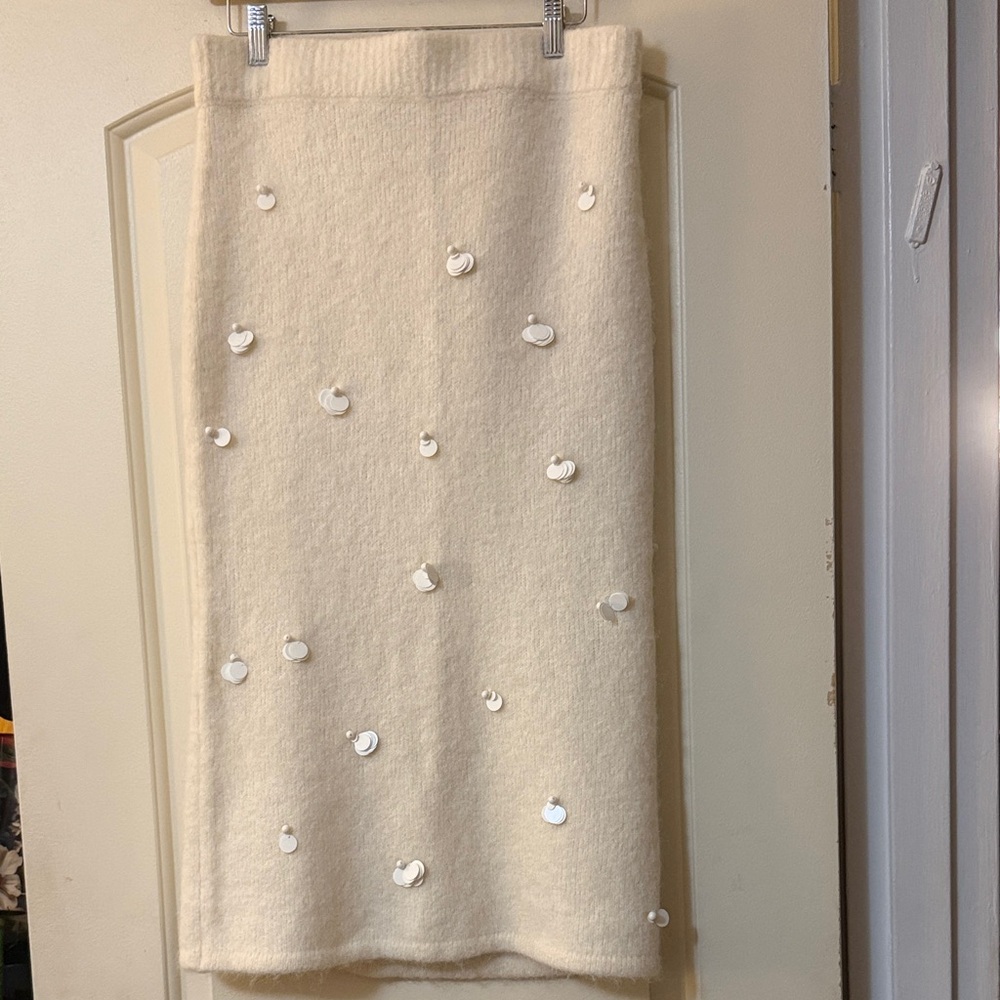 Zara Cream Sequin Midi Pencil Skirt

Item runs small